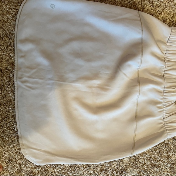 Lululemon on the fly skirt size 6 - Picture 3 of 4